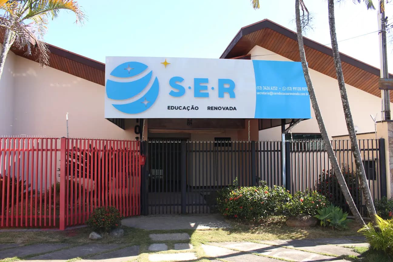 Fachada da Escola ESER